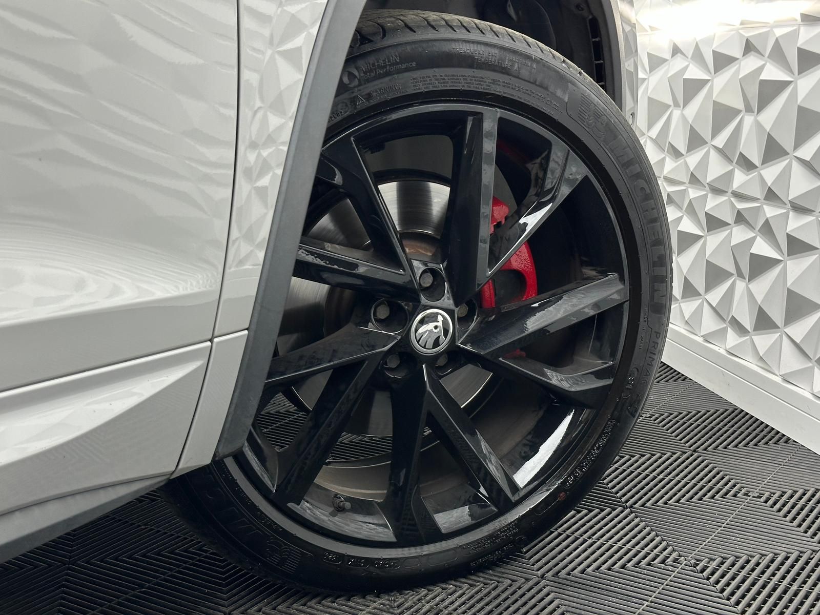 Fahrzeugabbildung SKODA KODIAQ RS TDI 4X4/7-SITZE/PANO/STDHZ/AHK/ACC/360