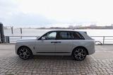 Rolls-Royce Cullian Black Badge 4 Seats Model year 2026 - graue Rolls-Royce Cullinan