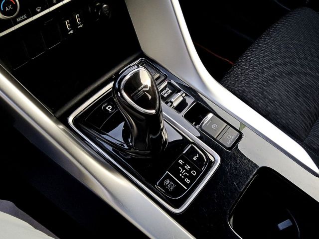 Eclipse Cross 2.4 MIVEC BASIS Hybrid 4WD