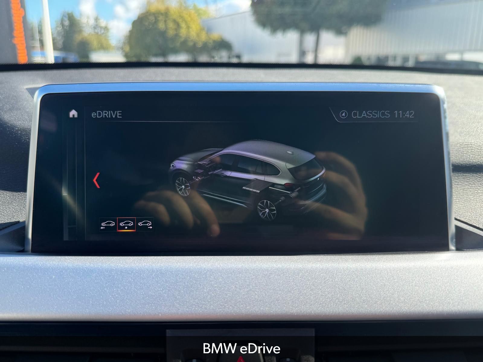 Fahrzeugabbildung BMW X1 xDrive25e Advantage ACC KAM LED PANO AHK SHZ