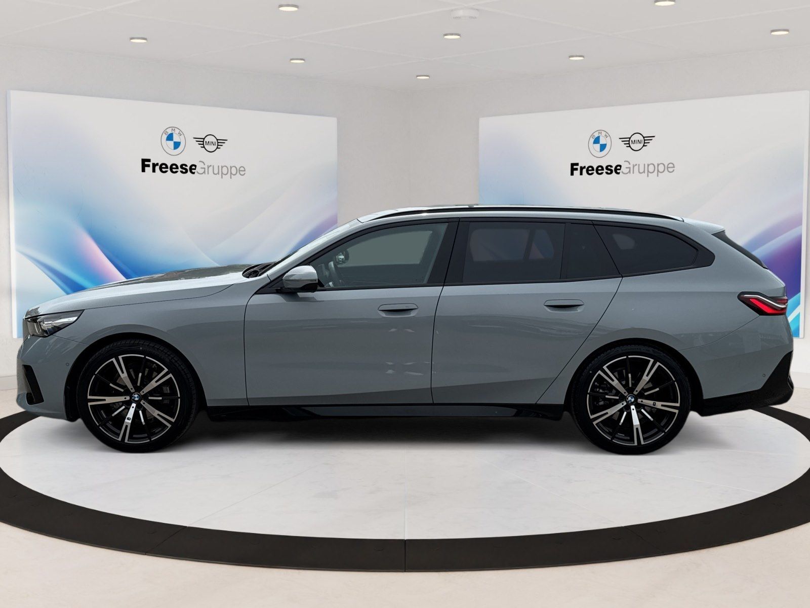 BMW 520d Touring AHK 360° STANDHZ HEAD-UP SITZBELÜFT foto 3