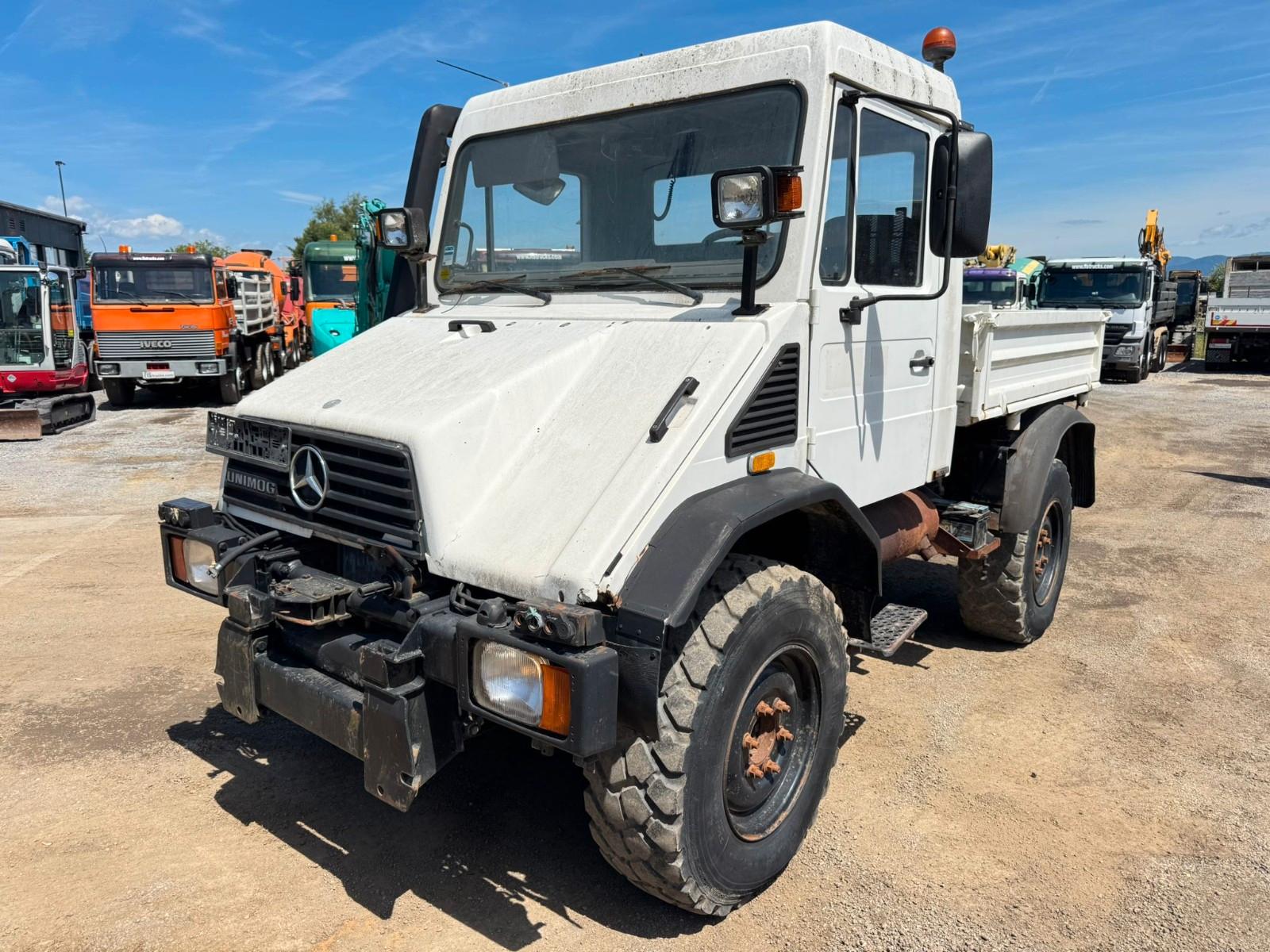 Mercedes-Benz UNIMOG 418.10 4x4 - stake body