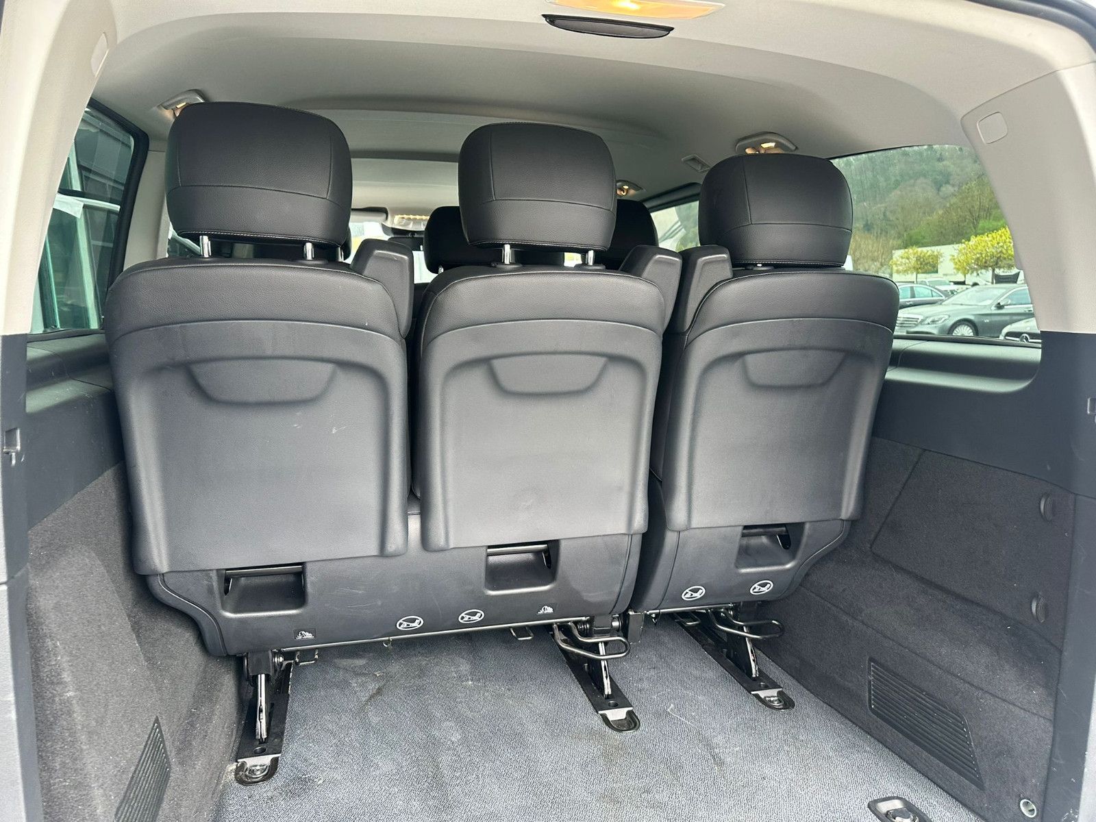 Fahrzeugabbildung Mercedes-Benz Vito 119 Tourer Lang EDITION*DISTRO*AHK*LED* 8 S