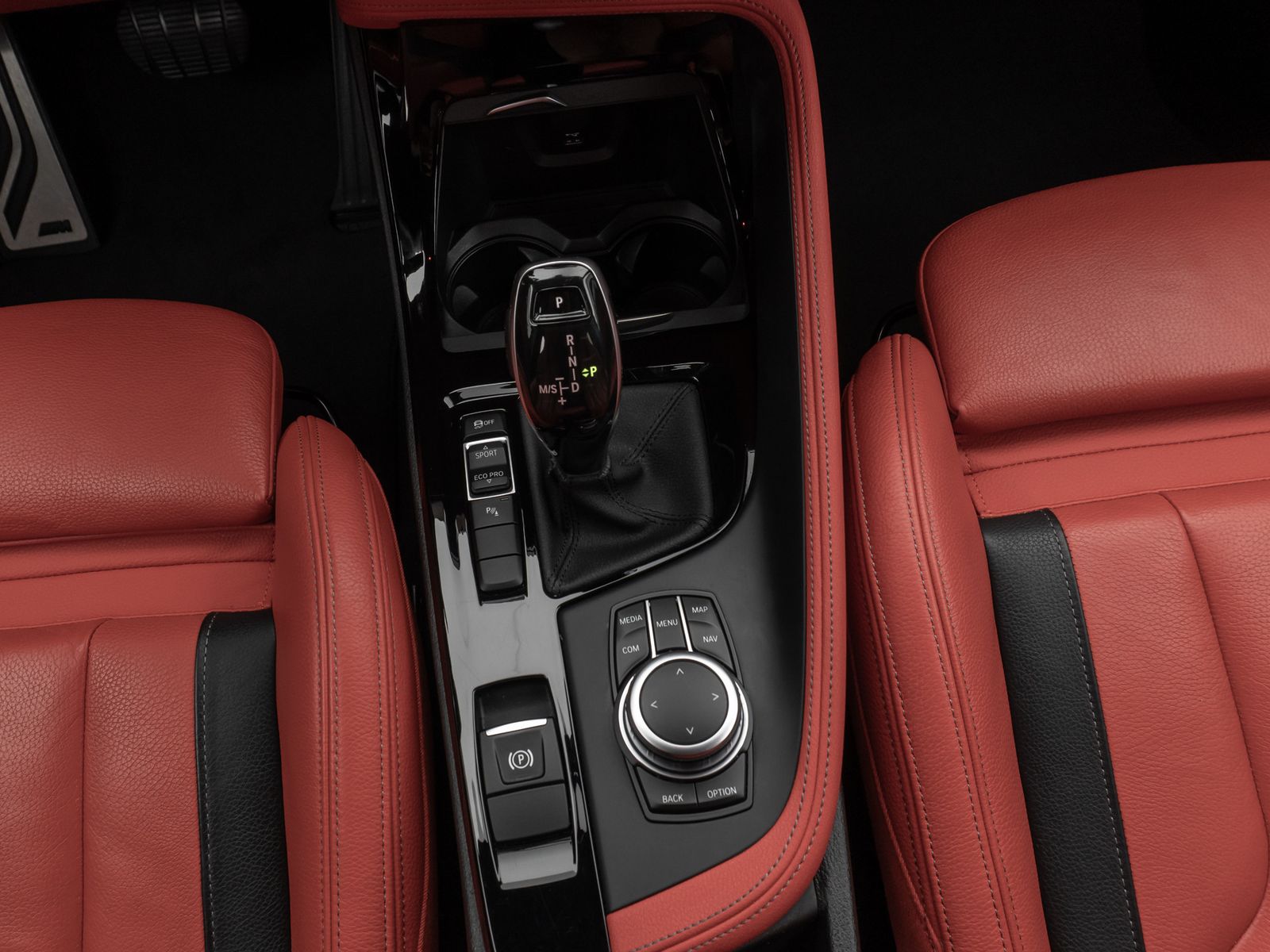 Fahrzeugabbildung BMW X2 sD18d M Sport Kamera HUD DAB HiFi Komfort 19"