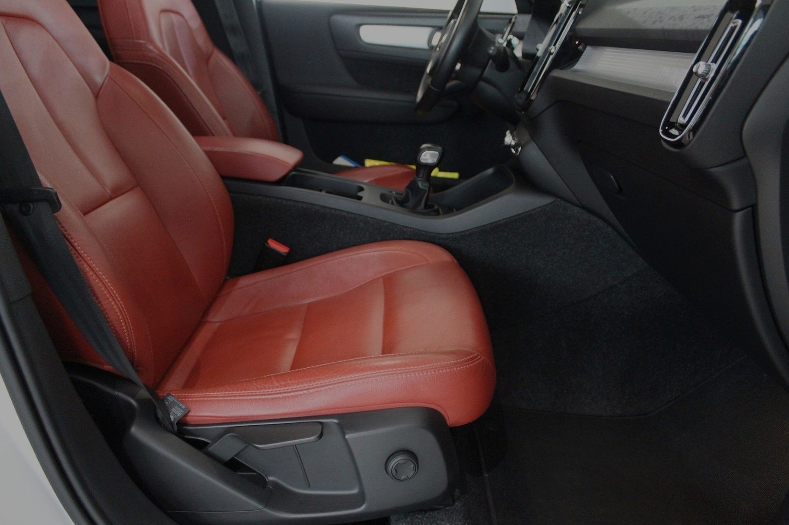 Fahrzeugabbildung Volvo XC40 Momentum Pro LED/NAVI/LEDER/PANO/360°/BLIS