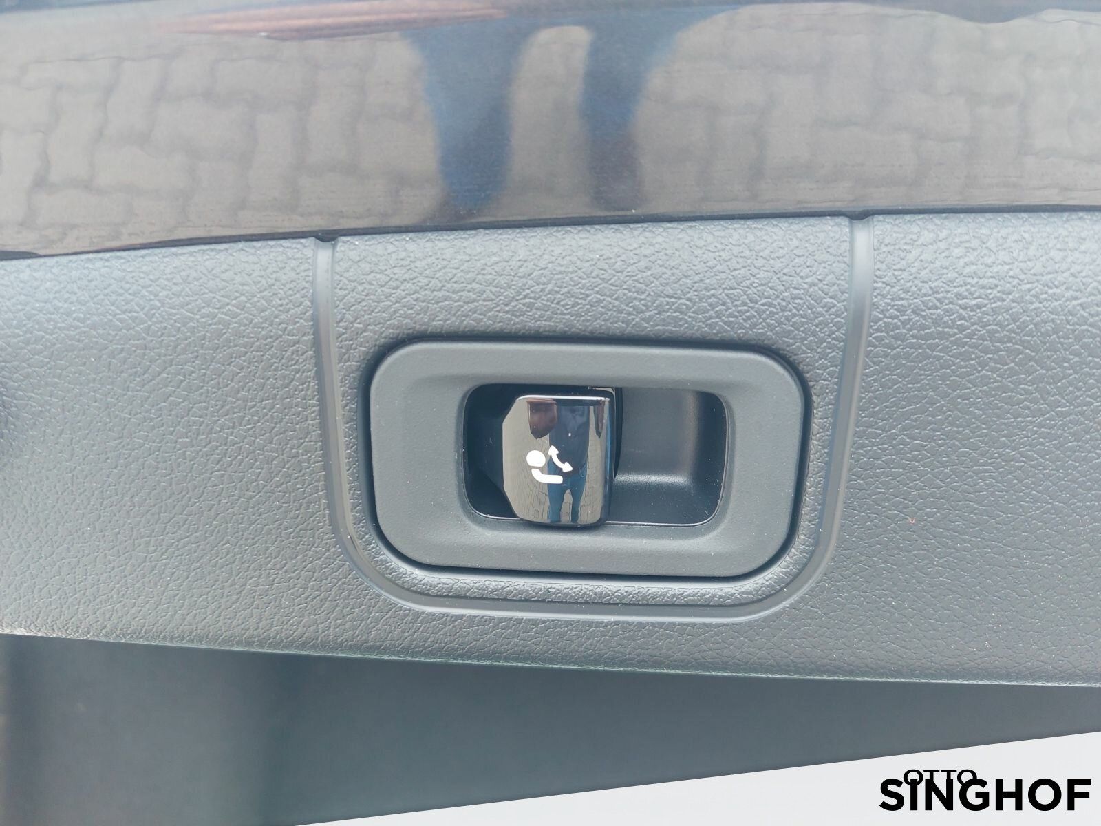 Fahrzeugabbildung Mercedes-Benz E 220 d Avantgarde +AHK+Digital LED+Standhg+360°