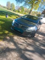 Toyota Verkaufe Toyota Avensis 2.2 D - Toyota Avensis mit Diesel-Antrieb: Kombi, Automatik, 2.2
