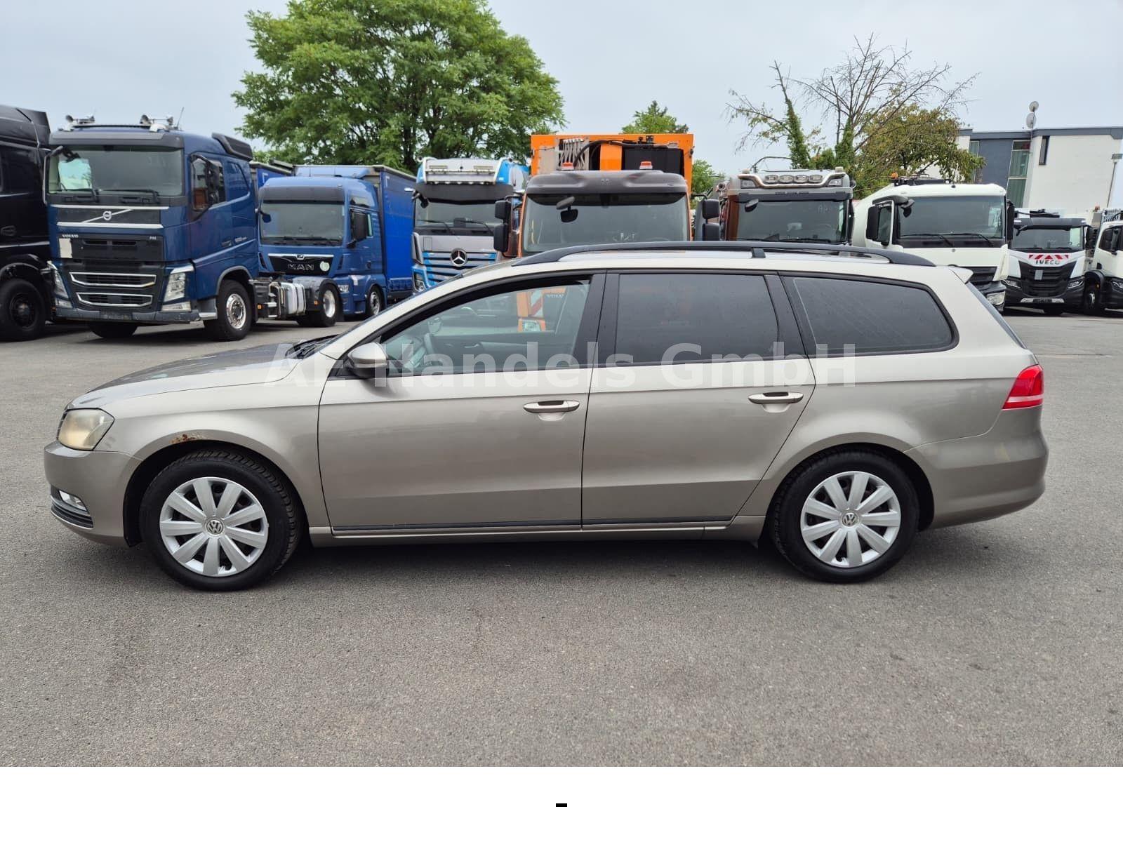 Volkswagen Passat 2012 — rear view