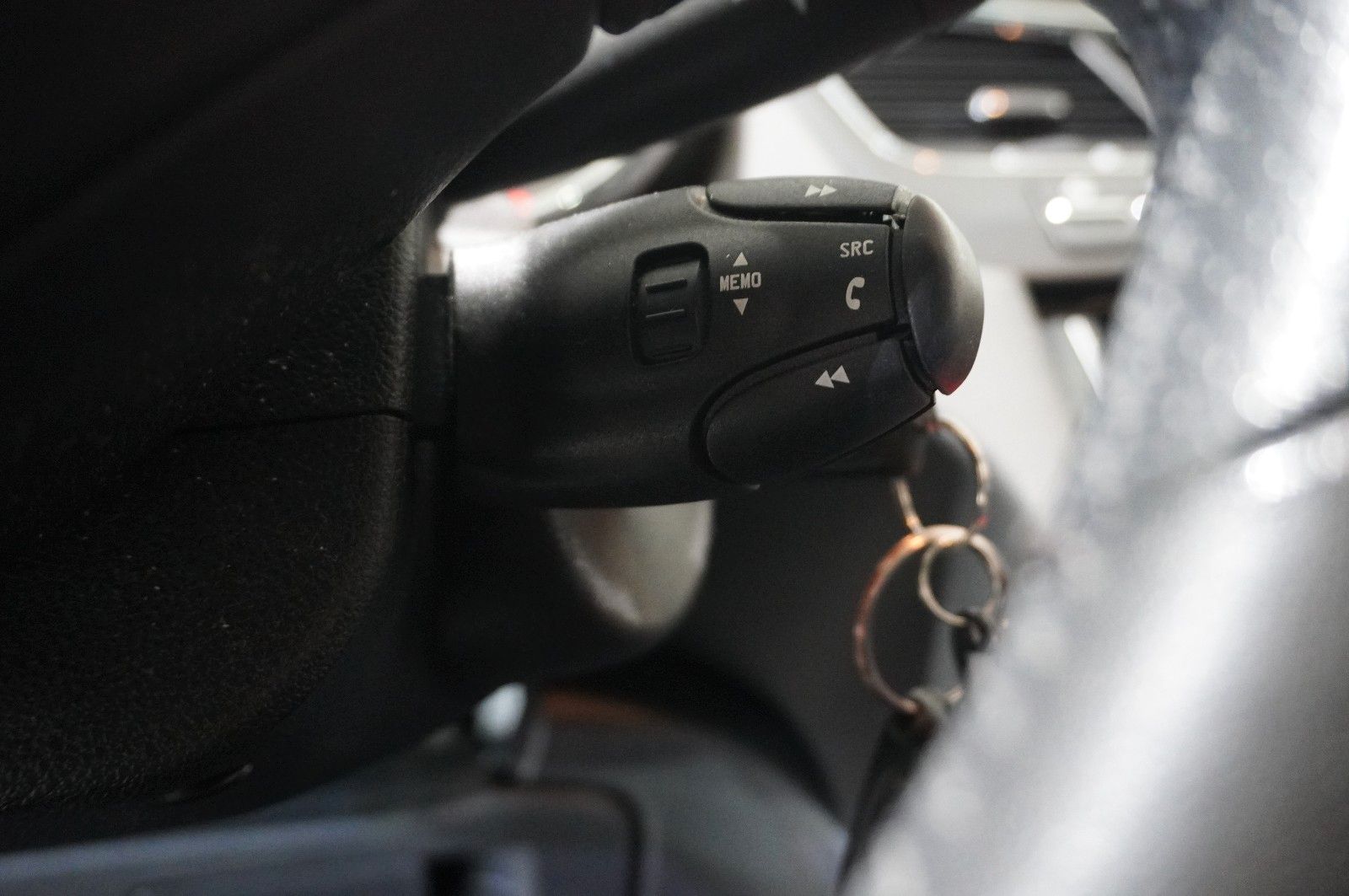 Fahrzeugabbildung Peugeot 5008 1.2T STYLE NAVI/LED/KAMERA/SHZ/PANO./AHK