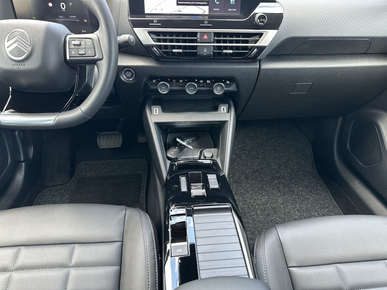 Fahrzeugabbildung Citroën C4 X Hybrid 145 DSG 6-Gang MAX - mit KI generiert/bearbeitet