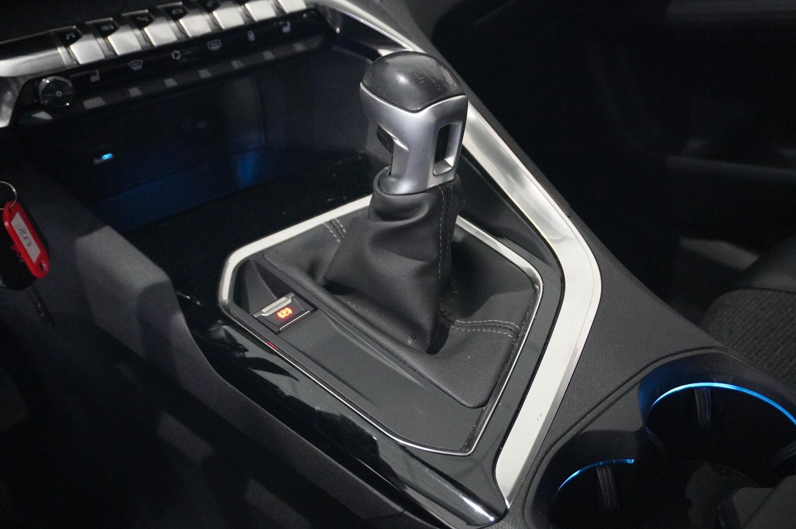 Fahrzeugabbildung Peugeot 3008 1.5D ALLURE NAVI/LED/KAMERA/VIRU./SHZ/AHK