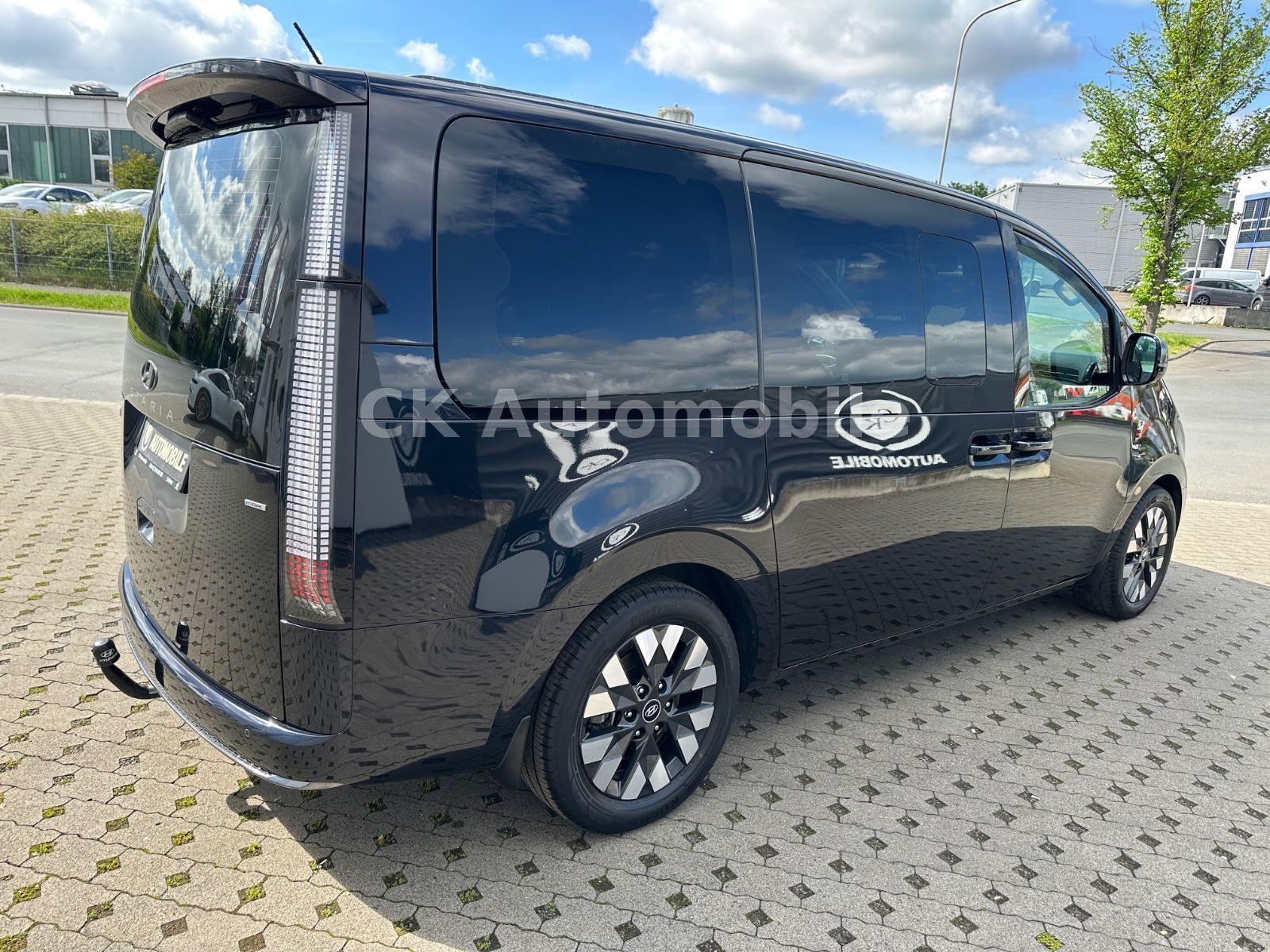 Fahrzeugabbildung Hyundai Staria Premium Signature 4WD/7Sitze/Navi/ACC/AHK