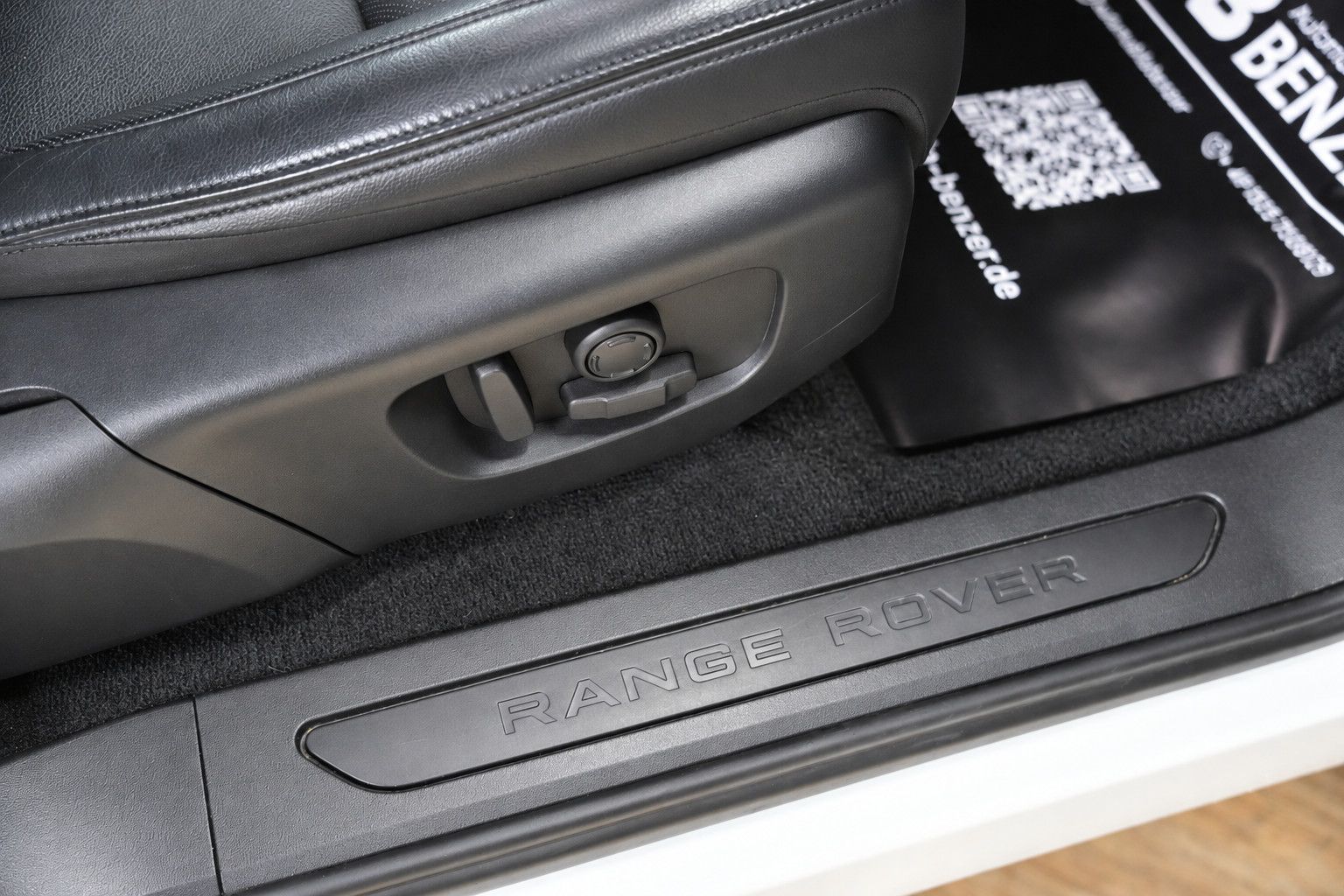 Fahrzeugabbildung Land Rover Range Rover Evoque SE *Meridian*Kamera*Memory