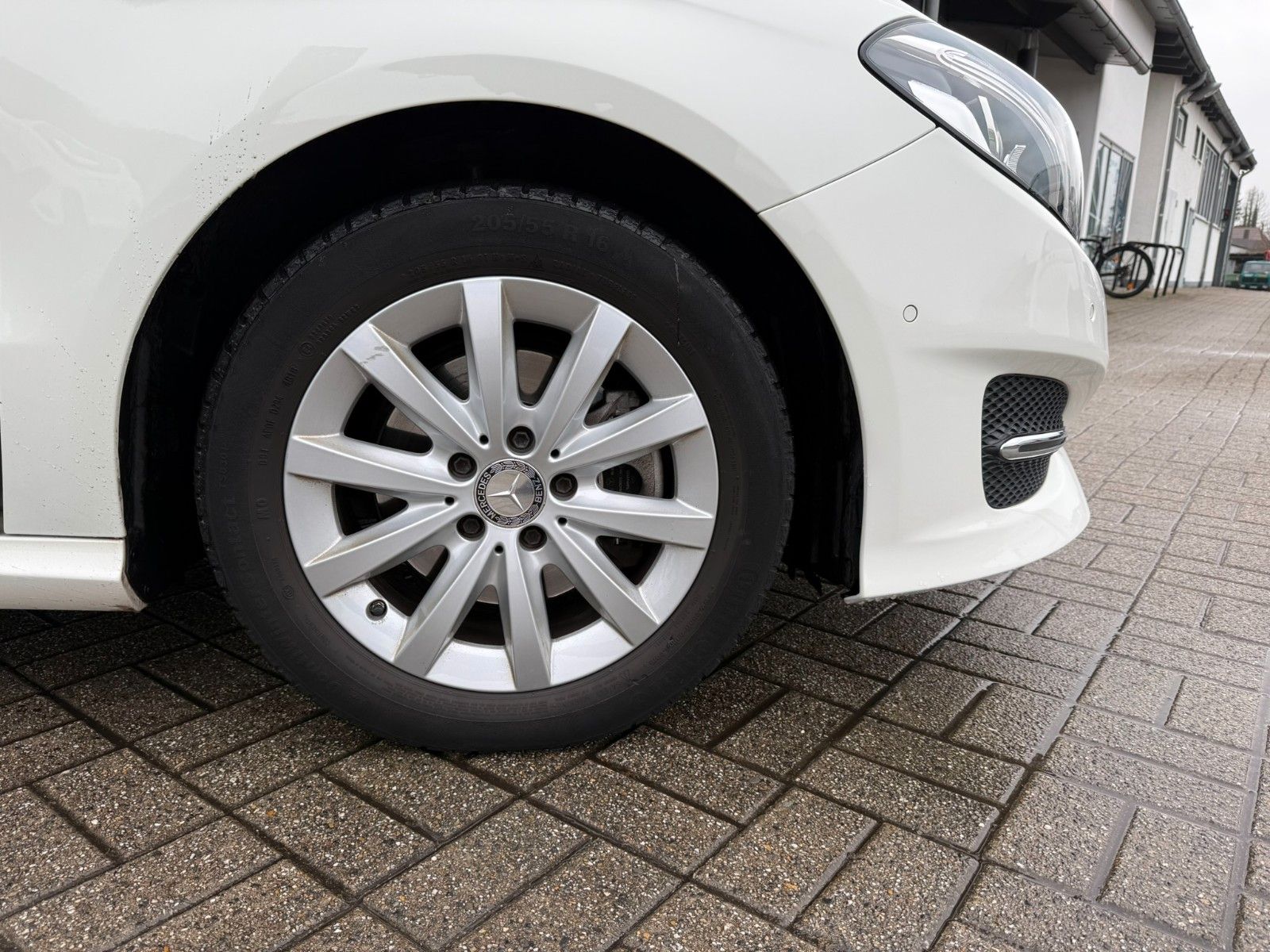 Fahrzeugabbildung Mercedes-Benz B 180 Style LED+FERNL.ASSIST+SPIEGEL PAKET+KAMER