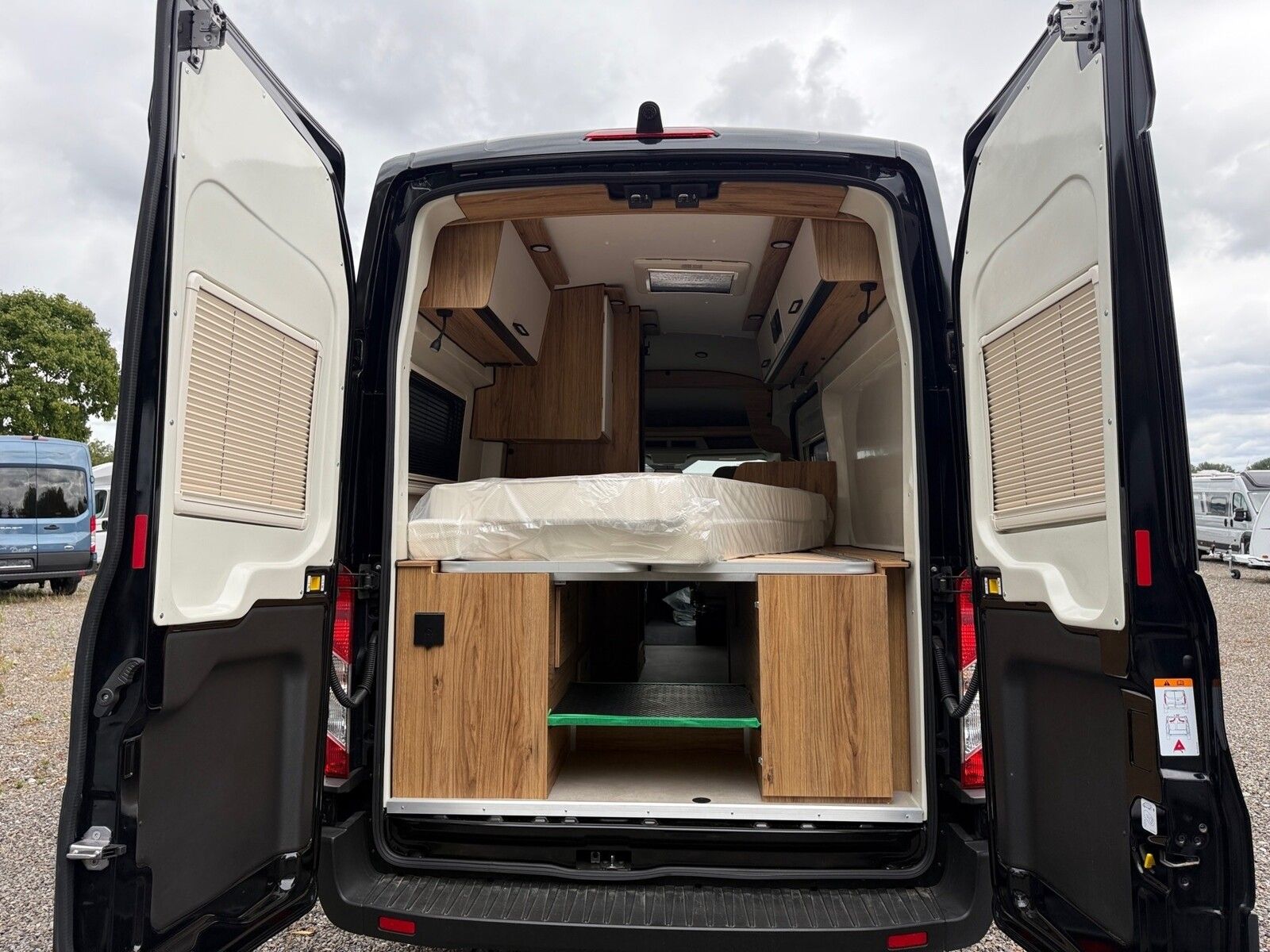 Fahrzeugabbildung Karmann Dexter 4x4 DE 570 AW Klima, RFK, Heizung 4KW