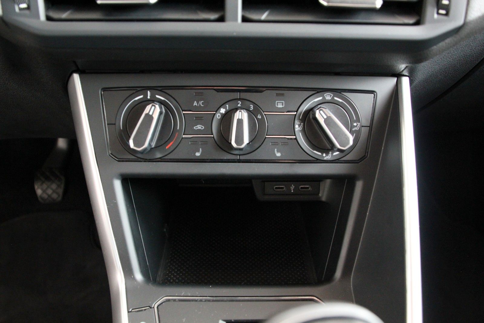 Fahrzeugabbildung Volkswagen Taigo 1.0 TSI Life