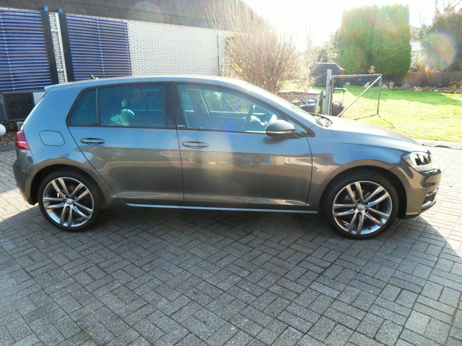 Volkswagen Golf VII Lim. IQ.DRIVE -AUTOMATIK- STANDHEIZUNG-