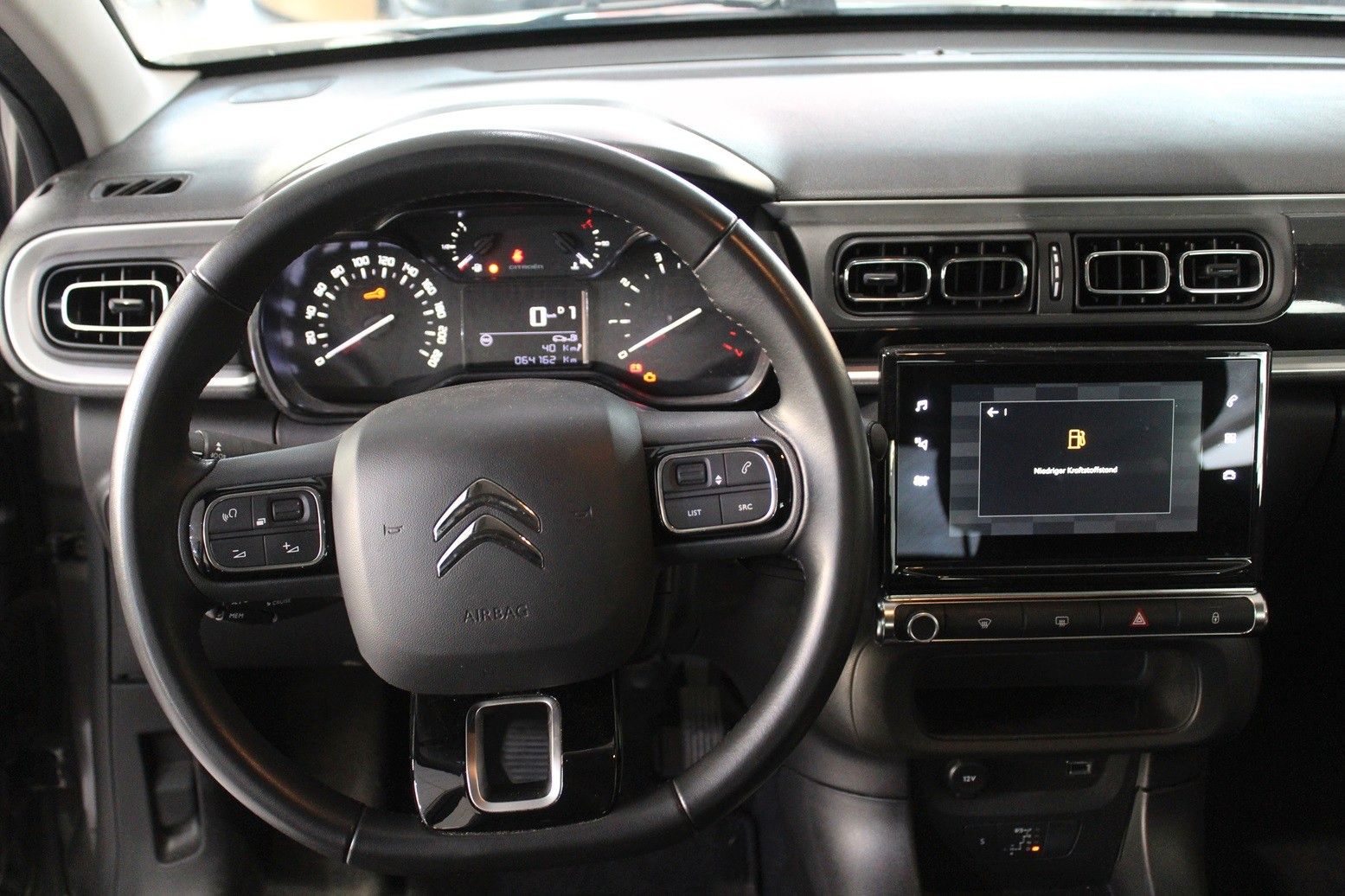 Fahrzeugabbildung Citroën C3 Shine Pack 1.2T NAVI/LED/PDC/TEMPOMAT/DAB+