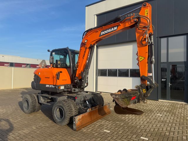 Doosan DX 57W like New !