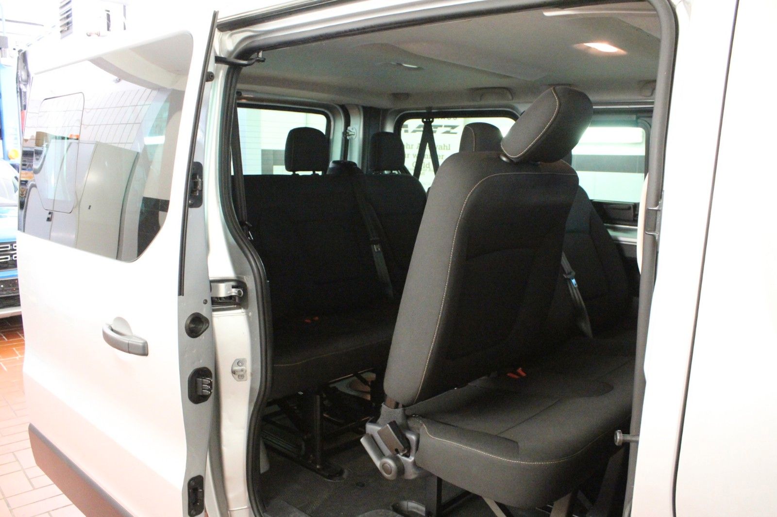 Fahrzeugabbildung Renault Trafic Combi dci 125 Expression*9-Sitzer*Navi*AH