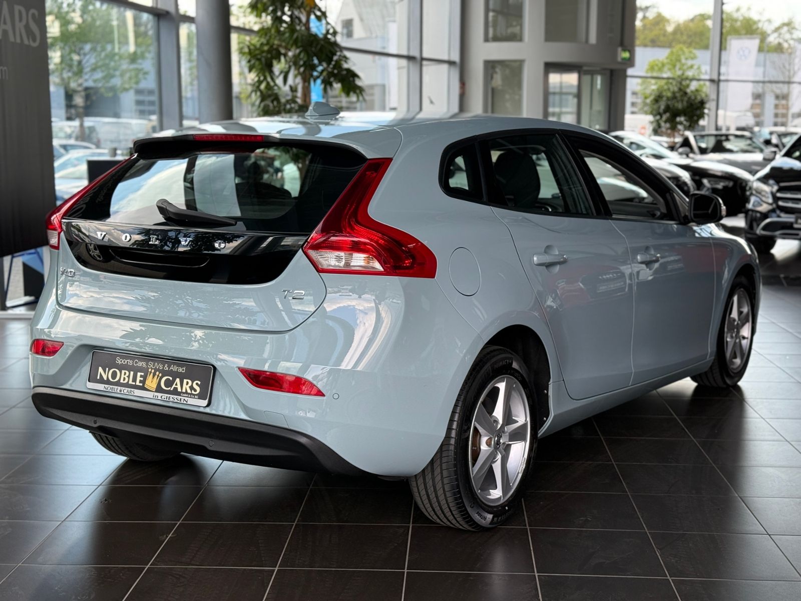 Fahrzeugabbildung Volvo V40 Kinetic SENSUS CONNECT LED SHZ PDC ALU