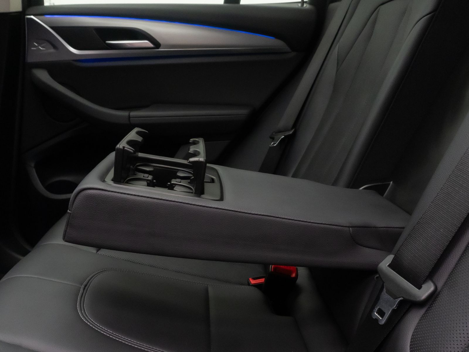Fahrzeugabbildung BMW X3 xD30i  DAB Kamera HiFi AHK Panorama Laser 19"