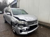 Toyota RAV 4 2,2-l-D-4D 4x4 Life IN MOTOR GETRIBE GUT - gebrauchte Toyota RAV 4 aus dem Jahr 2011