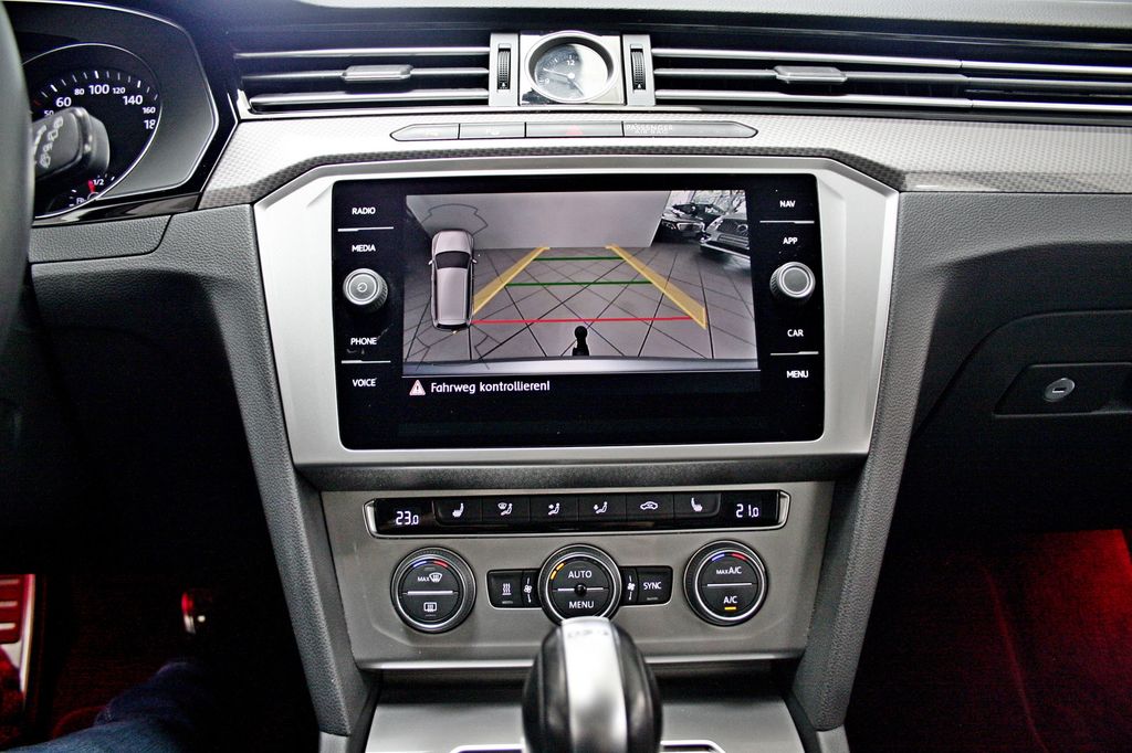 Volkswagen Passat Business 4M ACC AHK LEDER KAMERA STANDH
