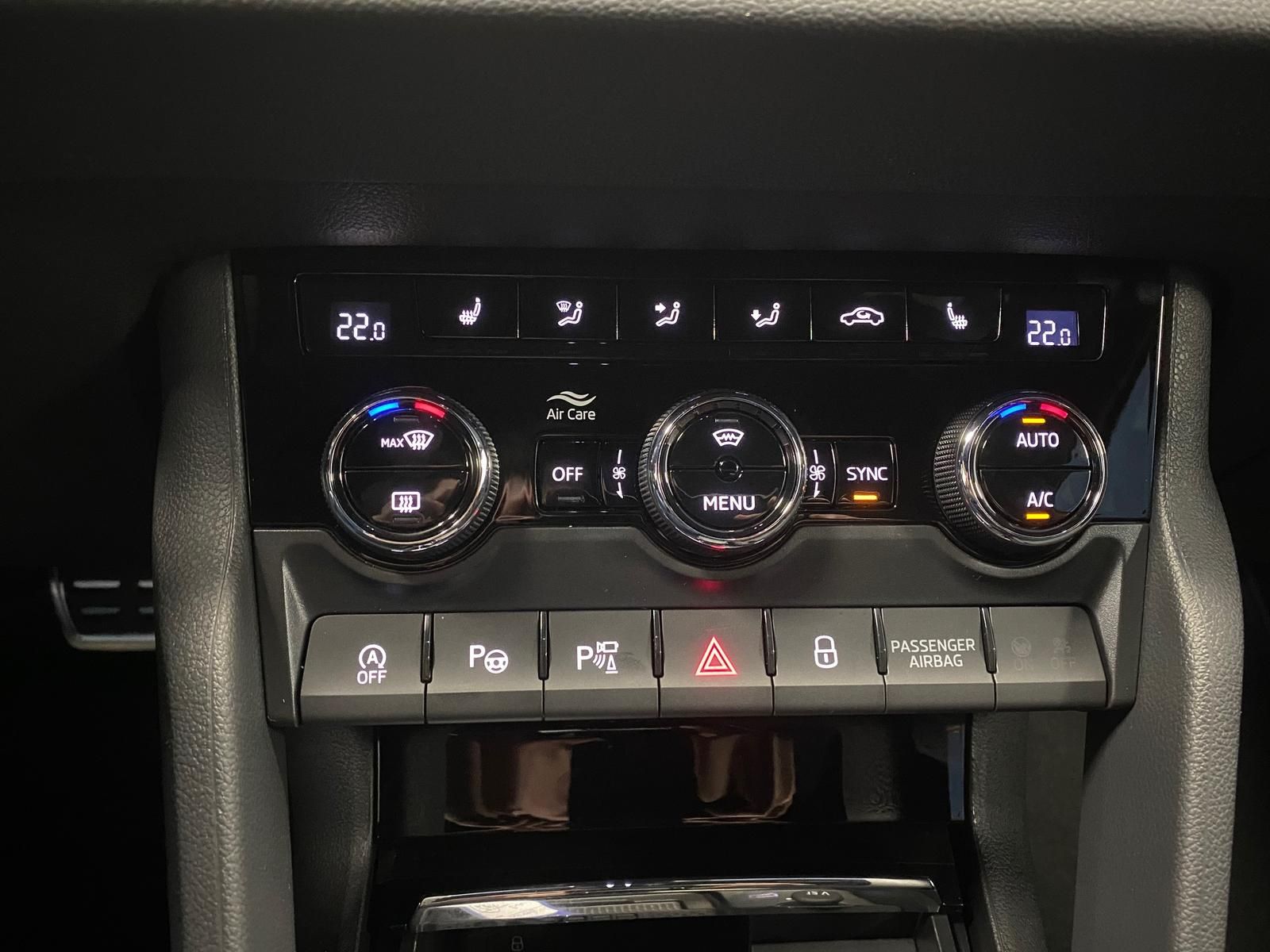 Fahrzeugabbildung SKODA Karoq 1.5 ACT SPORTLINE+5J GA+MATRIX+ACC+360+AHK
