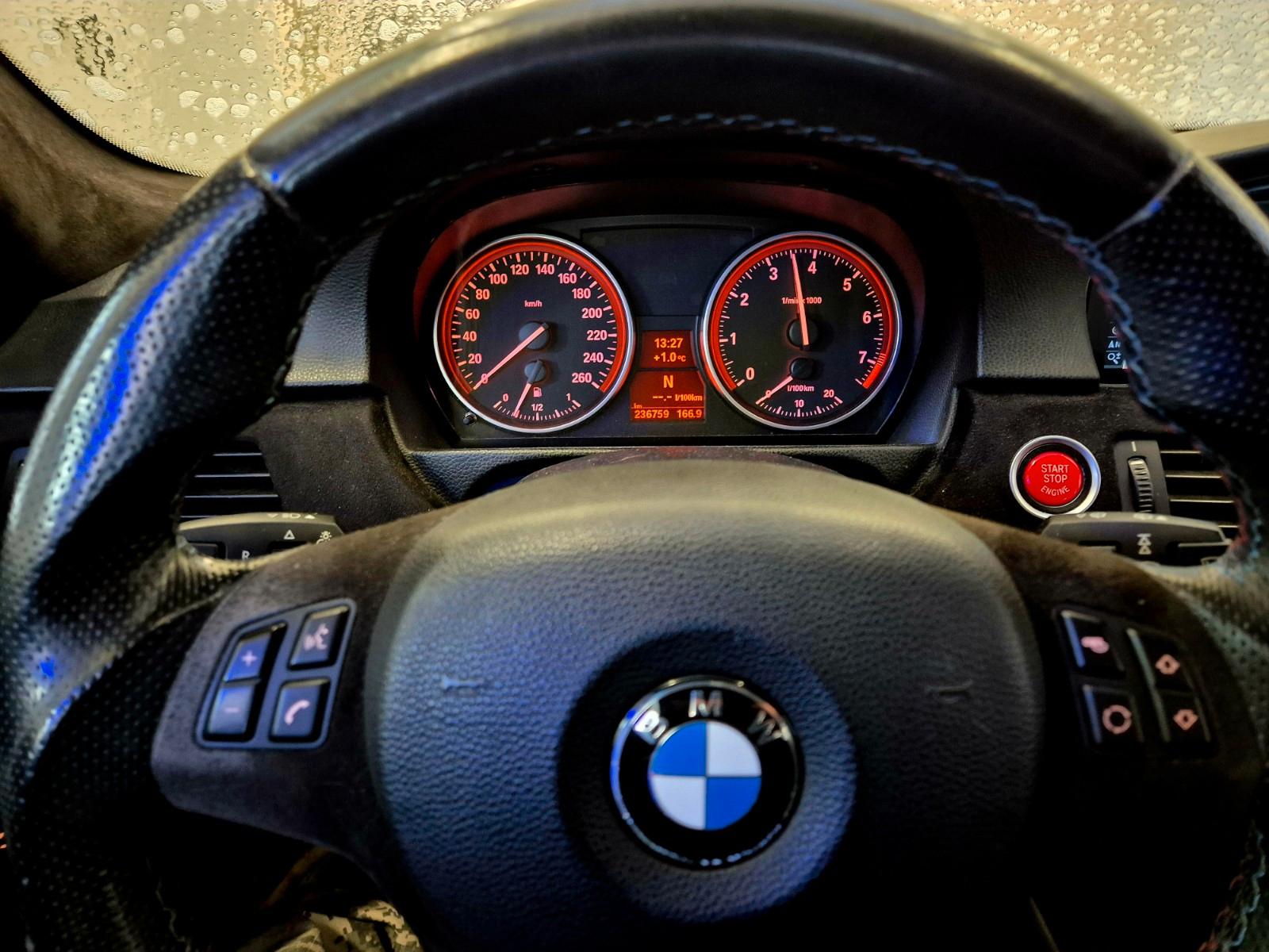 BMW 330i xDrive Touring M PAKET  LEDER NAVI