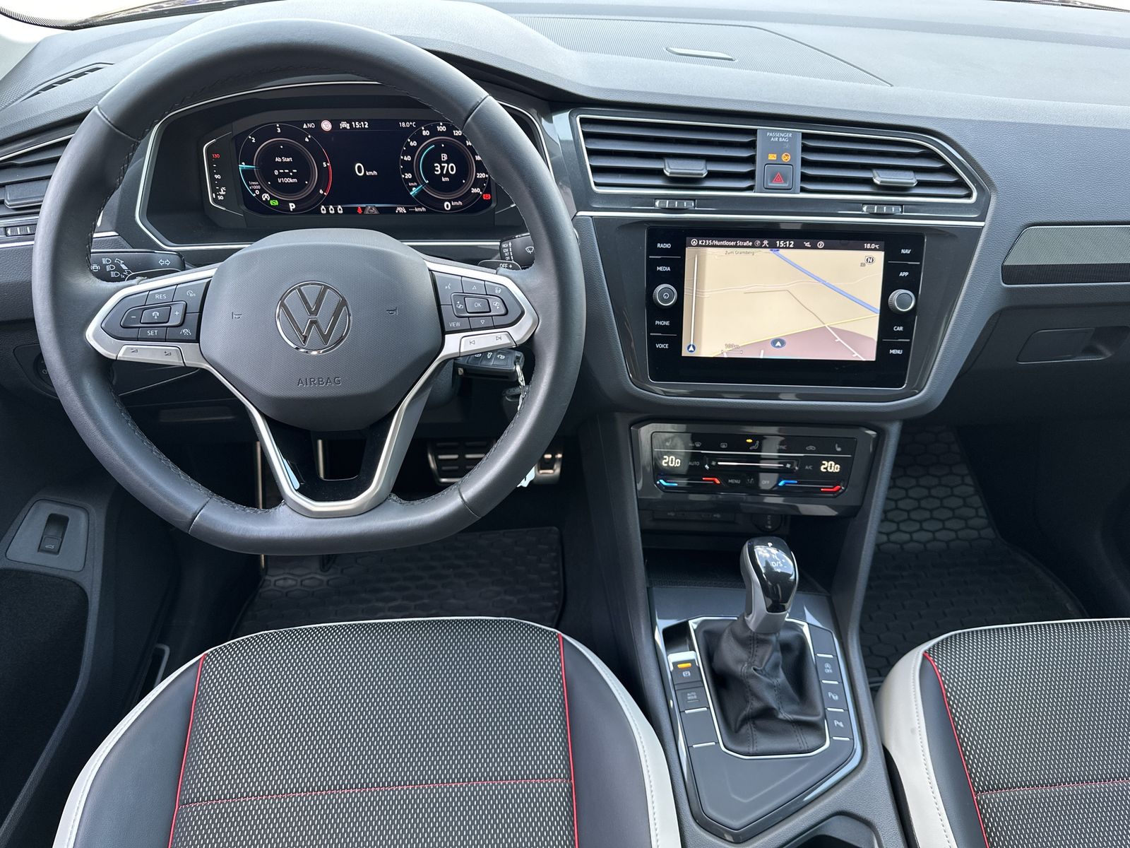 Fahrzeugabbildung Volkswagen Tiguan 2.0 TDI DSG Life NAV+MATRIX+ACC+AHK+KAM