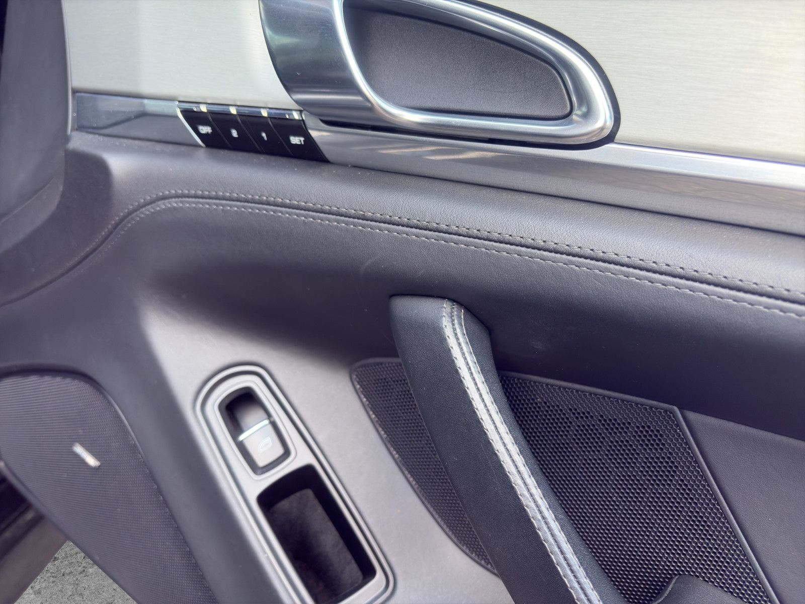 Fahrzeugabbildung Porsche Panamera Turbo/Sport-Chrono/Schiebedach/Memory