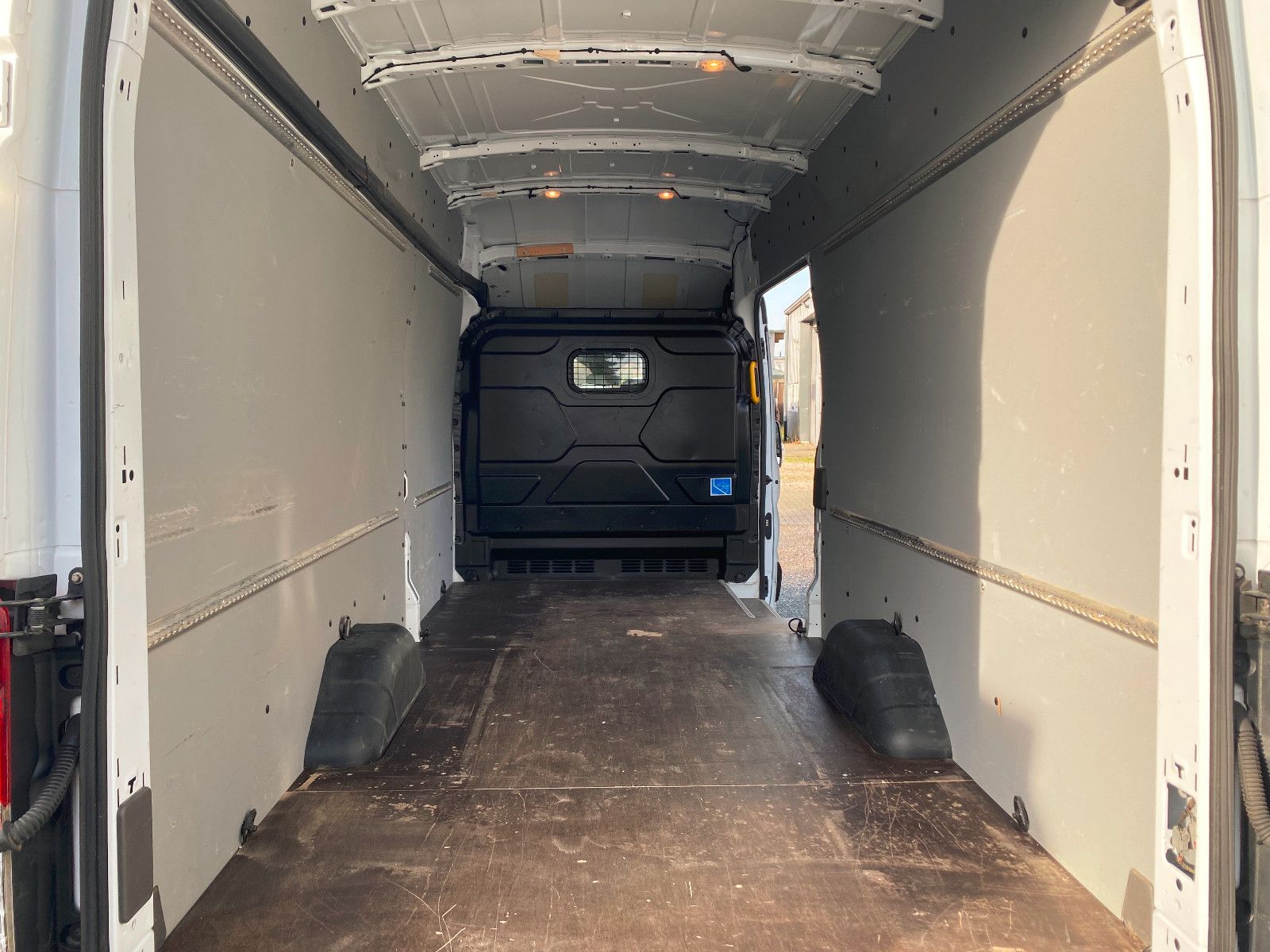 Fahrzeugabbildung Ford TransitKasten350 L4H3 Trend,AHK,Navi,Kamera,SHg