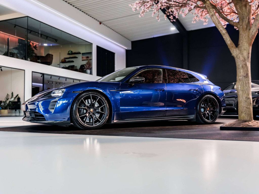 Porsche Taycan GTS Sport Turismo - SportDesign Carbon - imagem 3