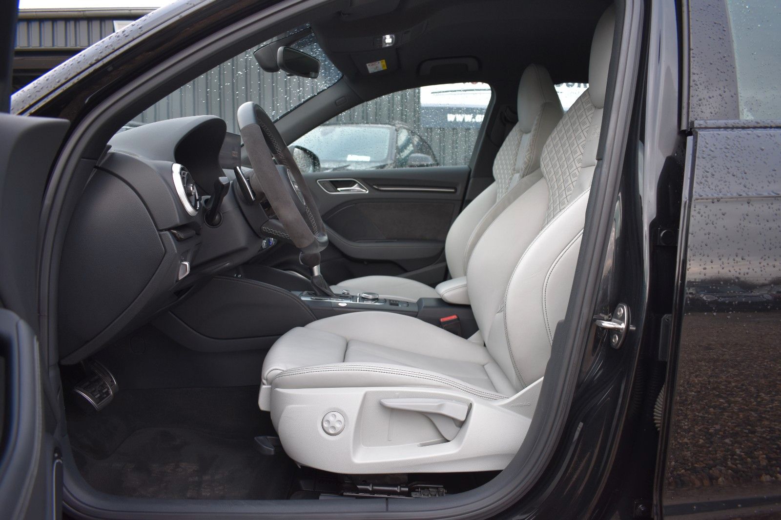 Fahrzeugabbildung Audi RS3 Sportback 2.5 TFSI quattro Keyles RS sitze