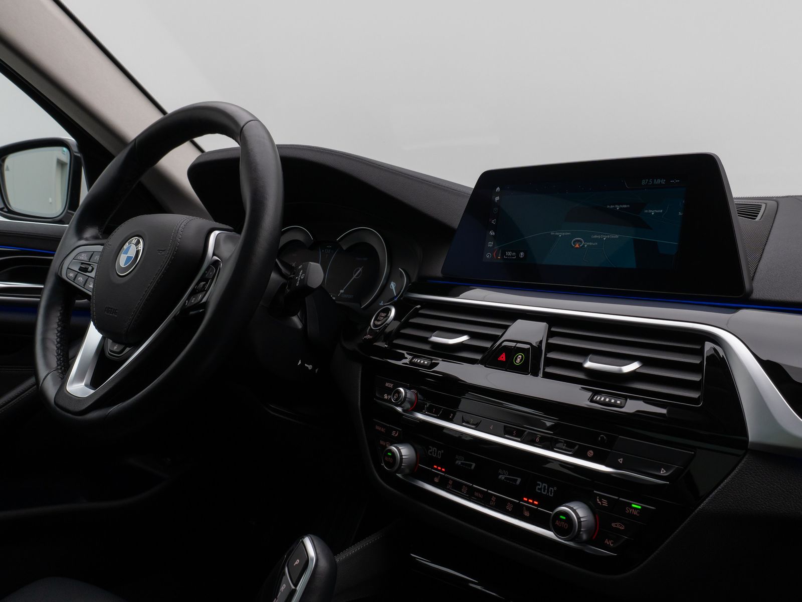 Fahrzeugabbildung BMW 520d Luxury Line Panorama Kamera HUD DAB HiFi