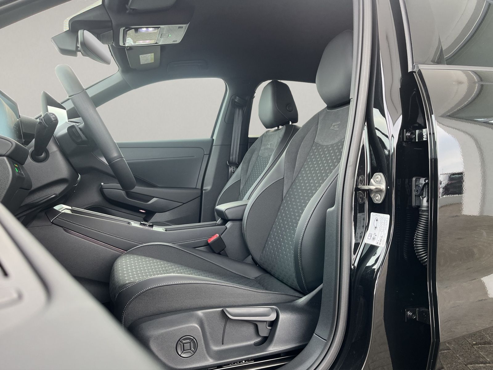 Volkswagen T-Roc - Bild 11