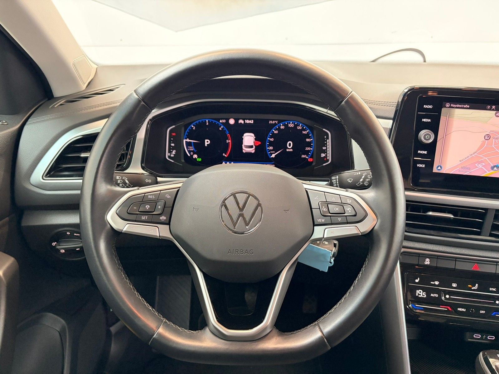 Fahrzeugabbildung Volkswagen T-Roc Life 2,0 TDI DSG +Kamera+ Navi + ACC + LED