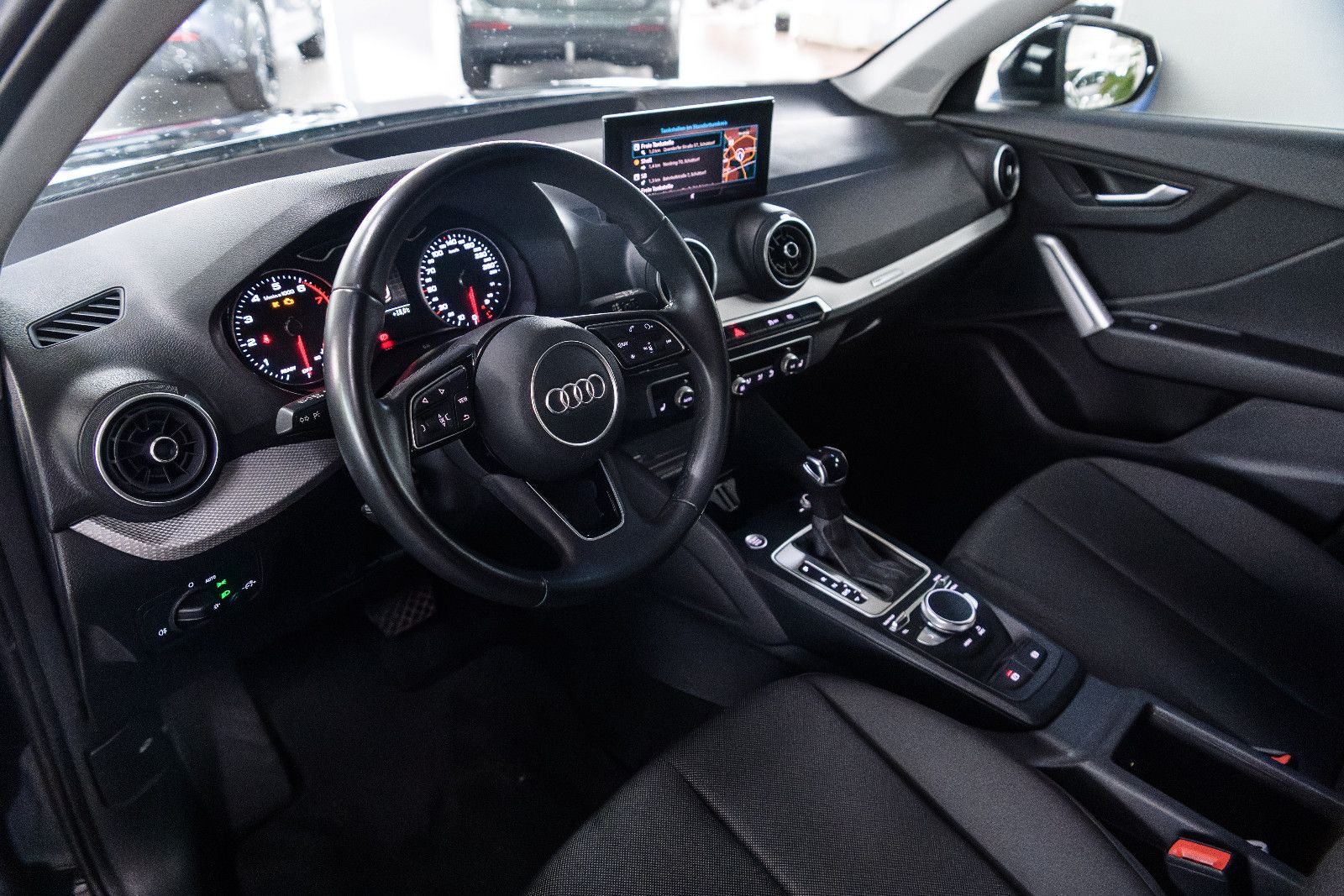 Fahrzeugabbildung Audi Q2 35 TFSI S tronic LED/SZH/NAVI