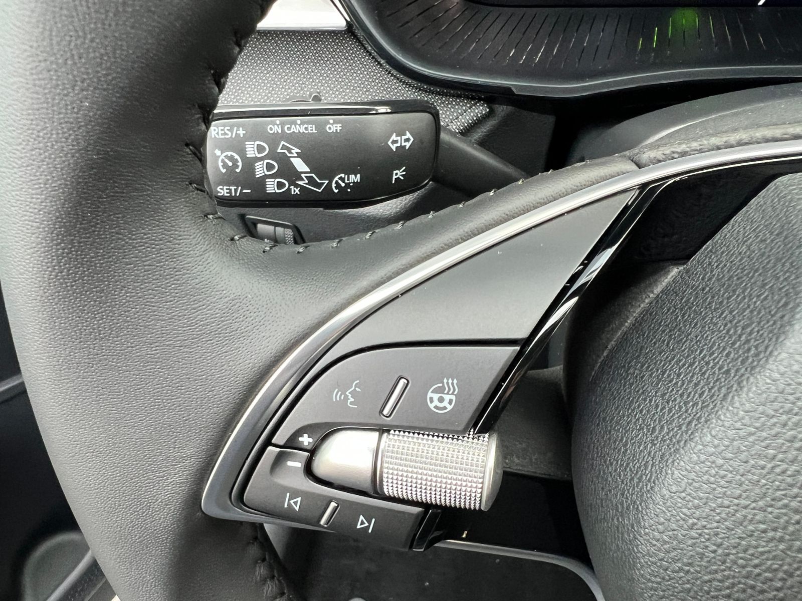 Fahrzeugabbildung SKODA Fabia Edition 130 1.0 TSI DSG *Garantie, LED, 15