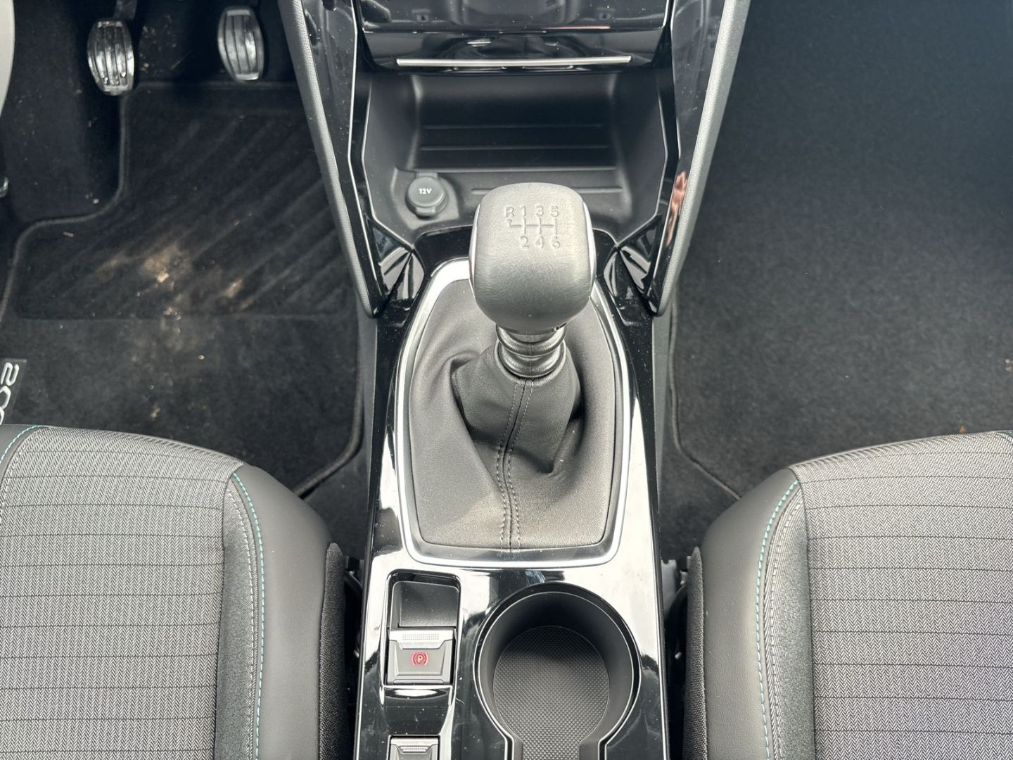 Fahrzeugabbildung Peugeot 2008 Allure Pack 1.2 PureTech 130 *Rückfahrkamer
