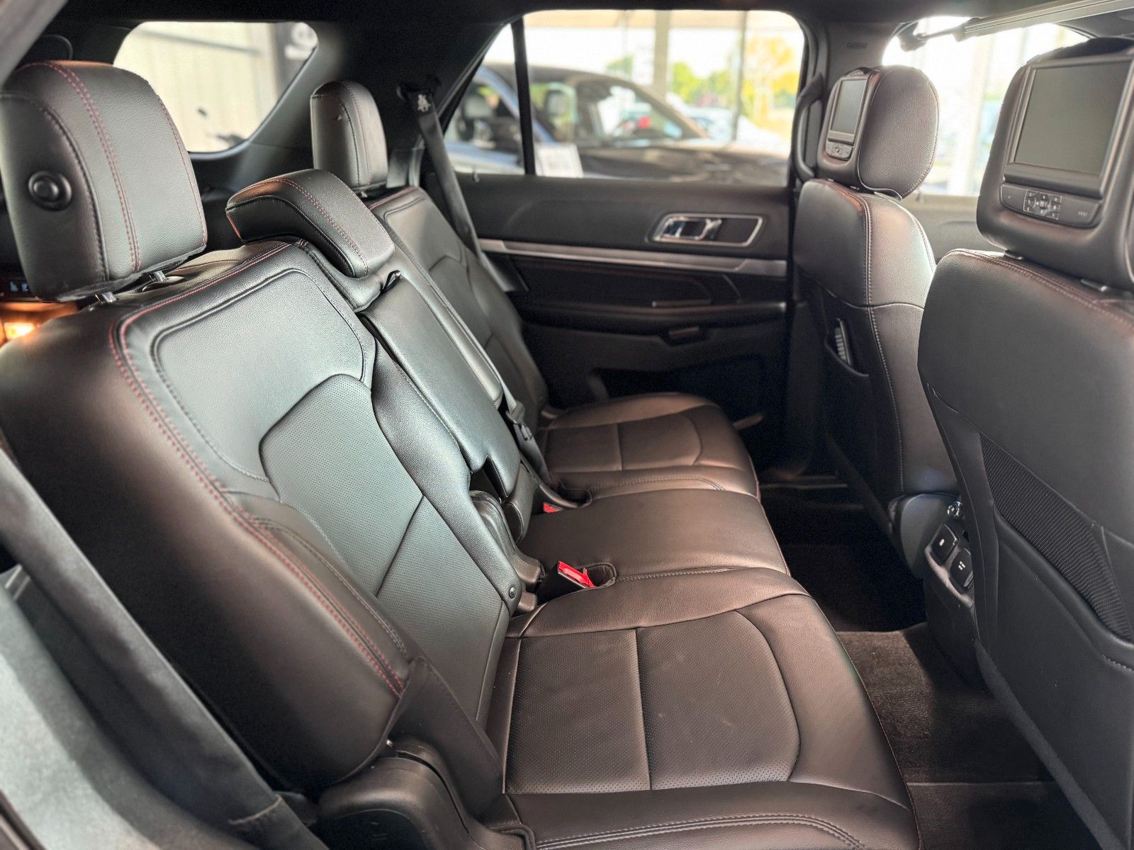 Fahrzeugabbildung Ford Explorer Sport 3,5 V6 4WD Automatik 7-Si.  PANO