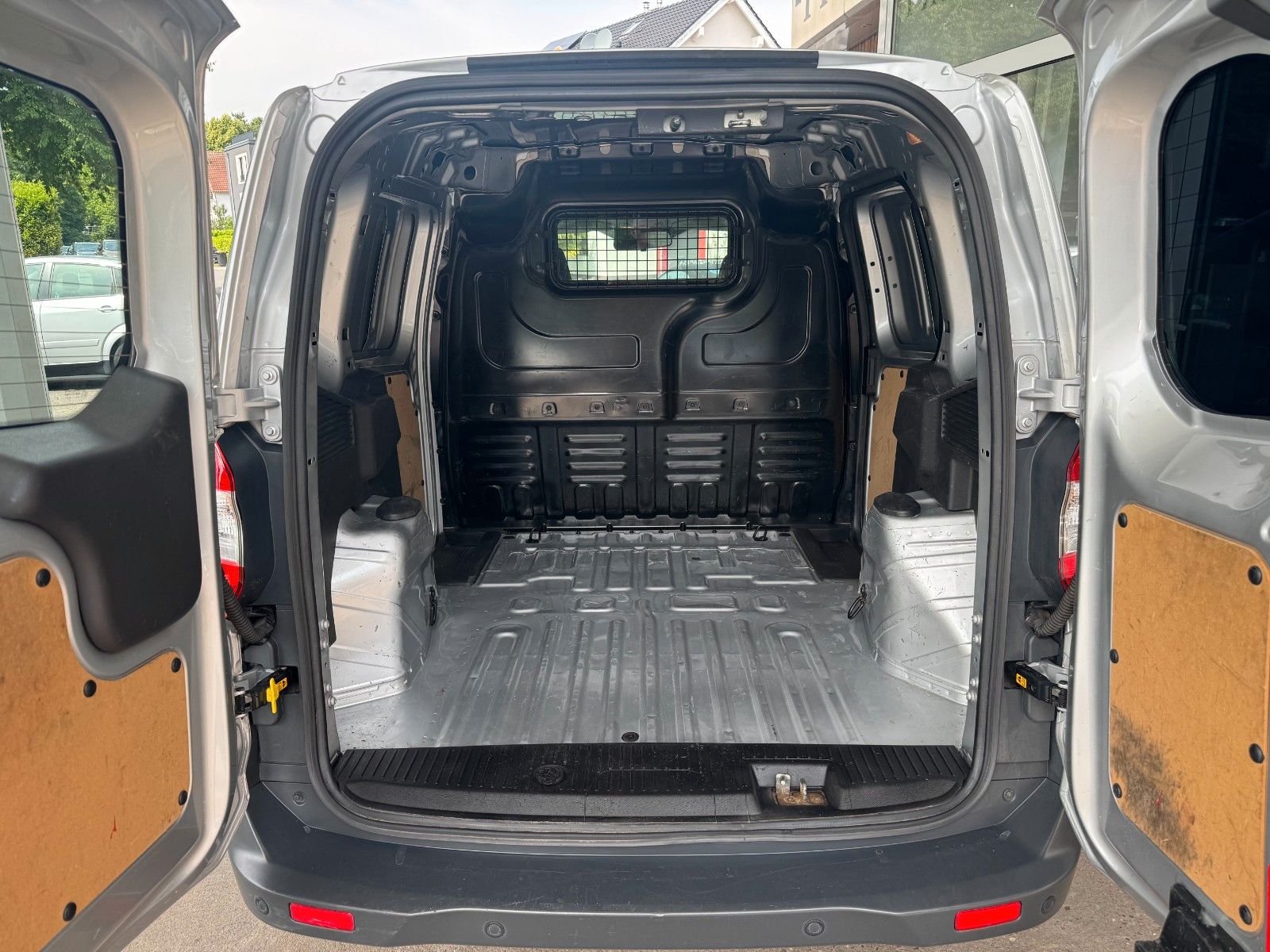 Fahrzeugabbildung Ford Transit Courier Trend Klima/PDC/1.Hd/erst 79 Tk