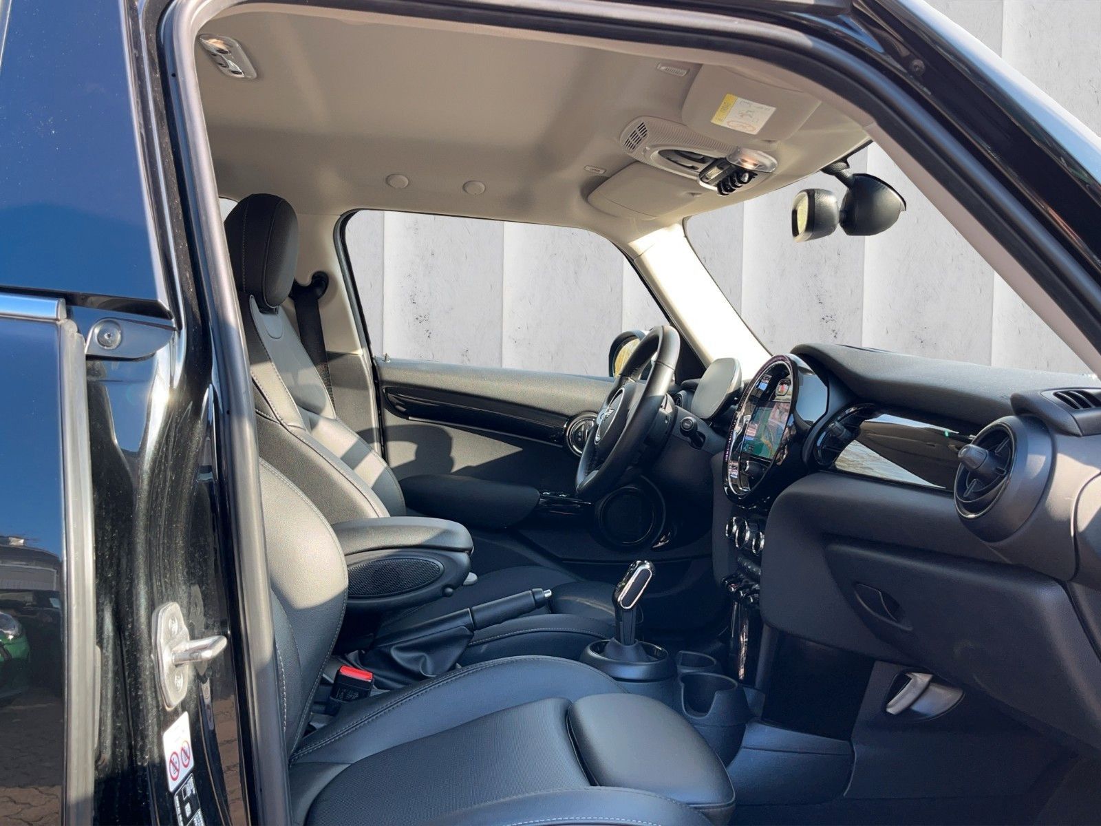 Fahrzeugabbildung MINI COOPER 5-trg.*Automatik*Navi*ViCo*Aktionsangebot