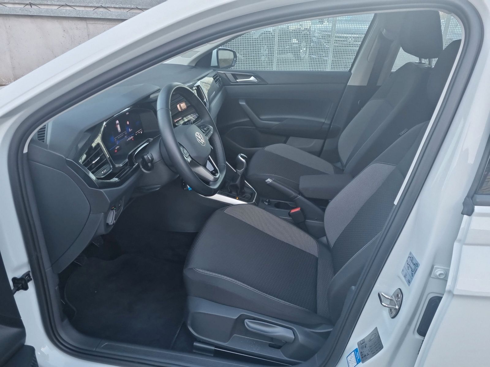 Fahrzeugabbildung Volkswagen Polo 1.0 MPI Life APP DAB PDC