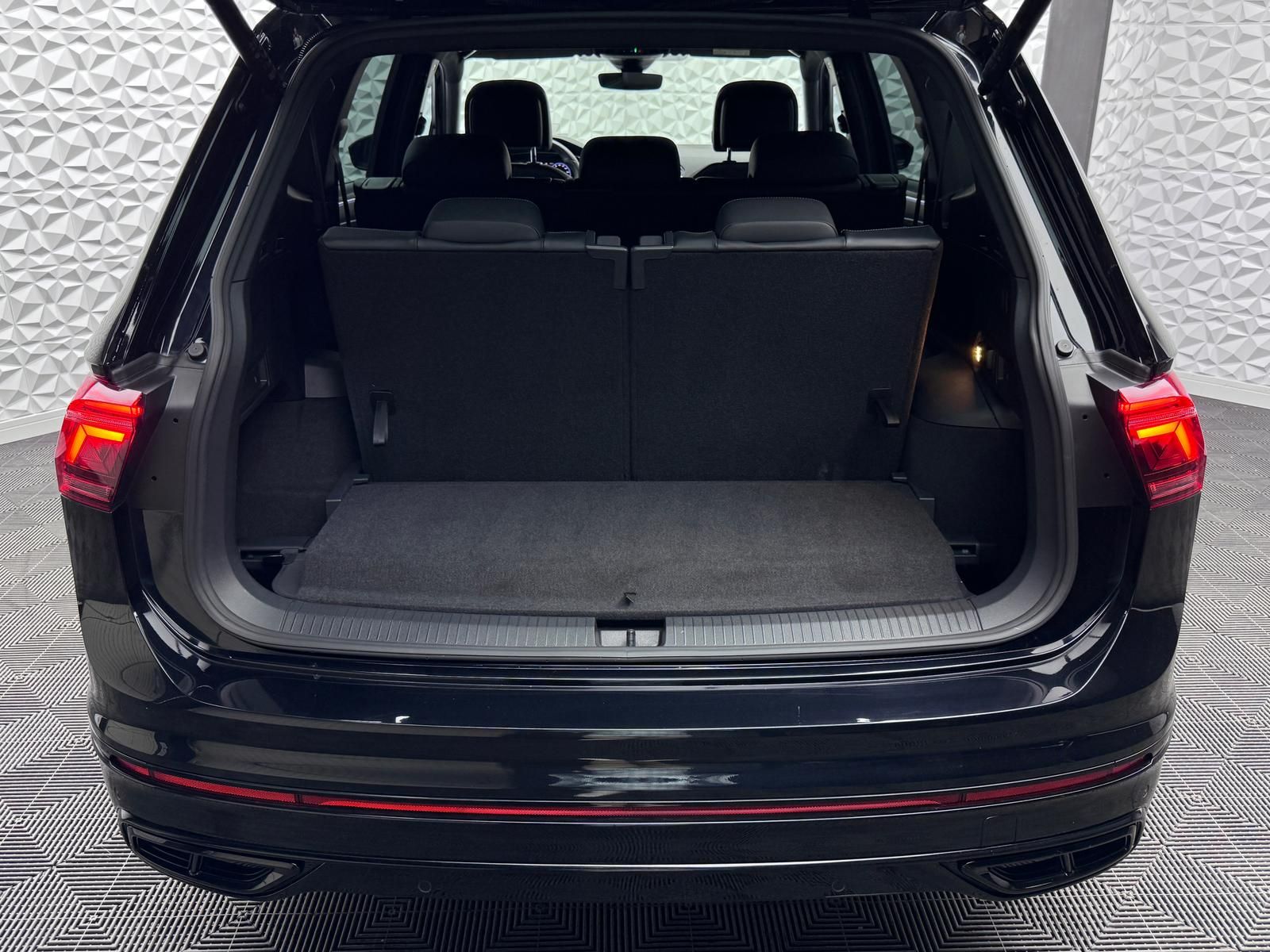Fahrzeugabbildung Volkswagen 2.0 TSI R-LINE/4MOTION/7-SITZE/AHK/MATRIX/HUD/AC