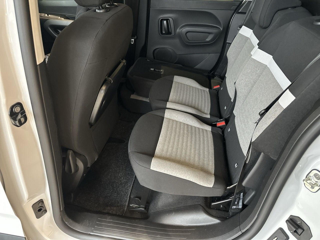 Fahrzeugabbildung Citroën Berlingo MPV M Diesel 100 Plus