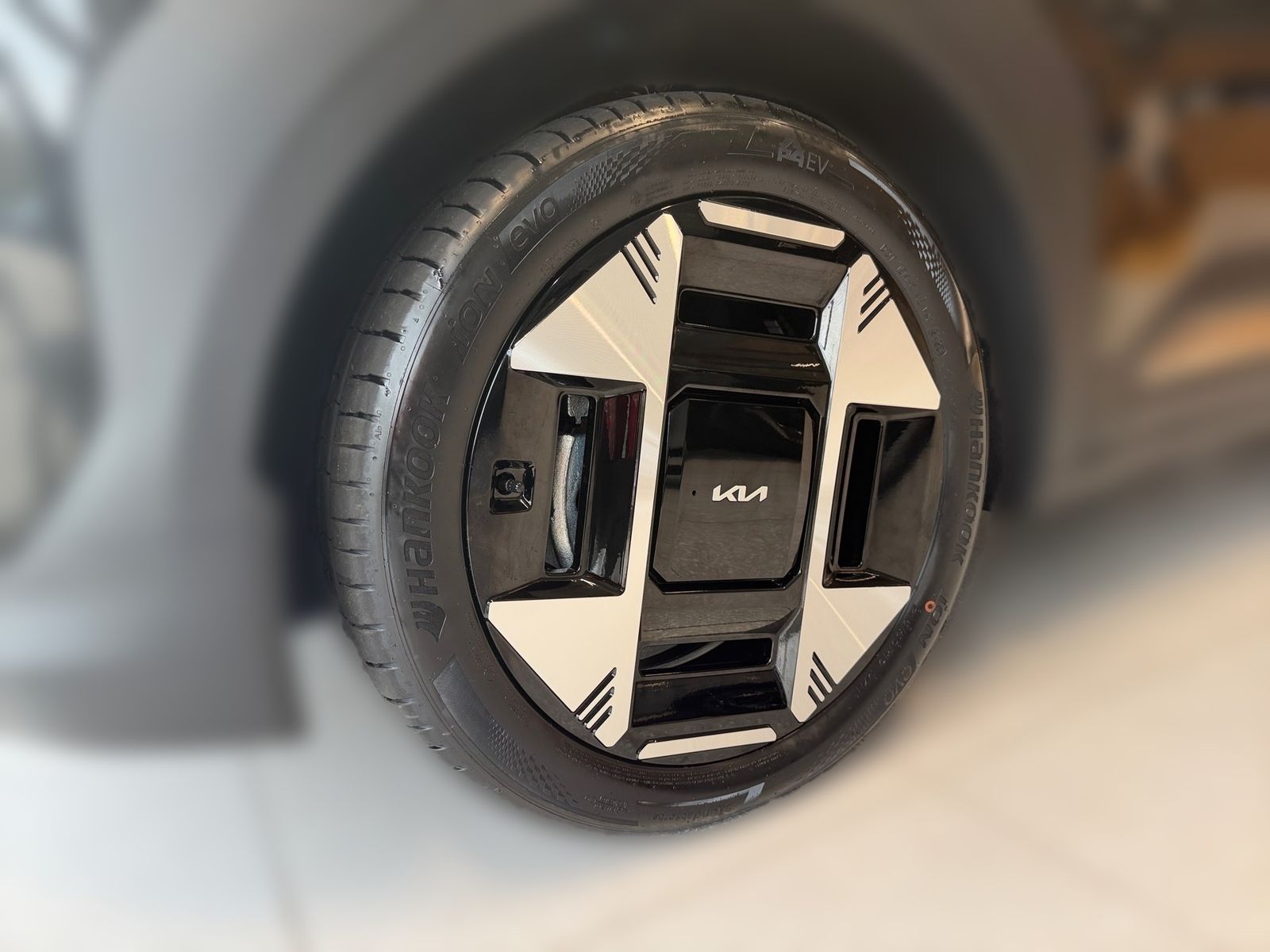 Fahrzeugabbildung Kia EV3 81,4 KWH EARTH WIC UPG 19"