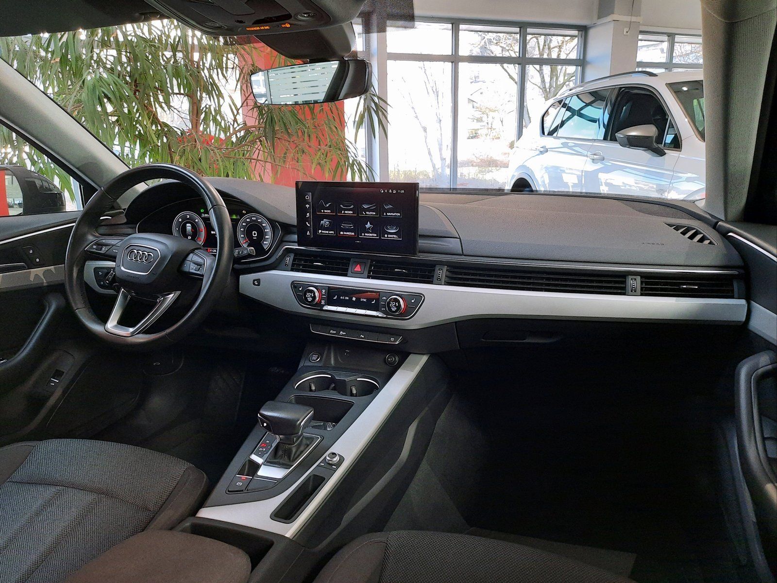 Fahrzeugabbildung Audi A4 Avant 30 TDI advanced S-tronic *AHK*LED*Navi*