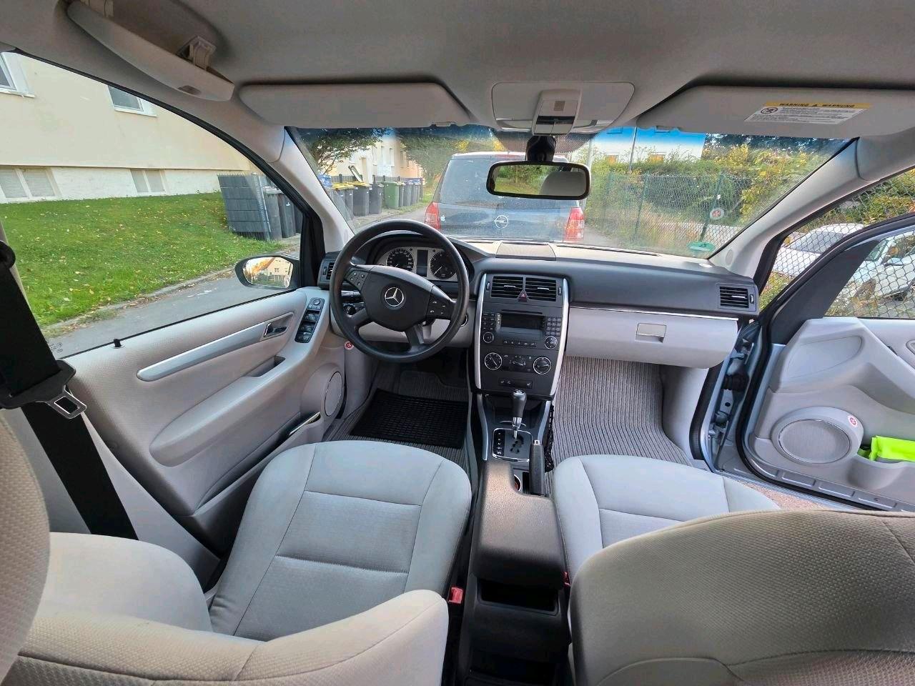 Mercedes-Benz B 200